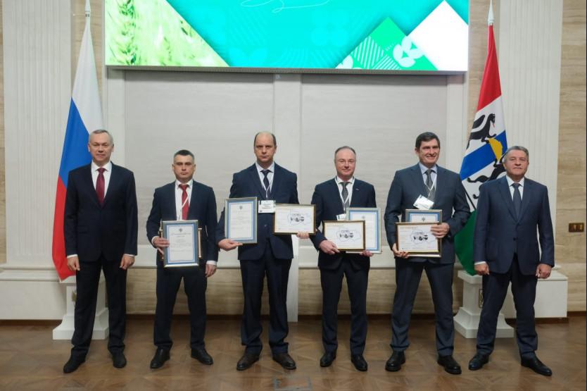 Фото Травников наградил аграриев Новосибирской области, победивших в соревновании 2